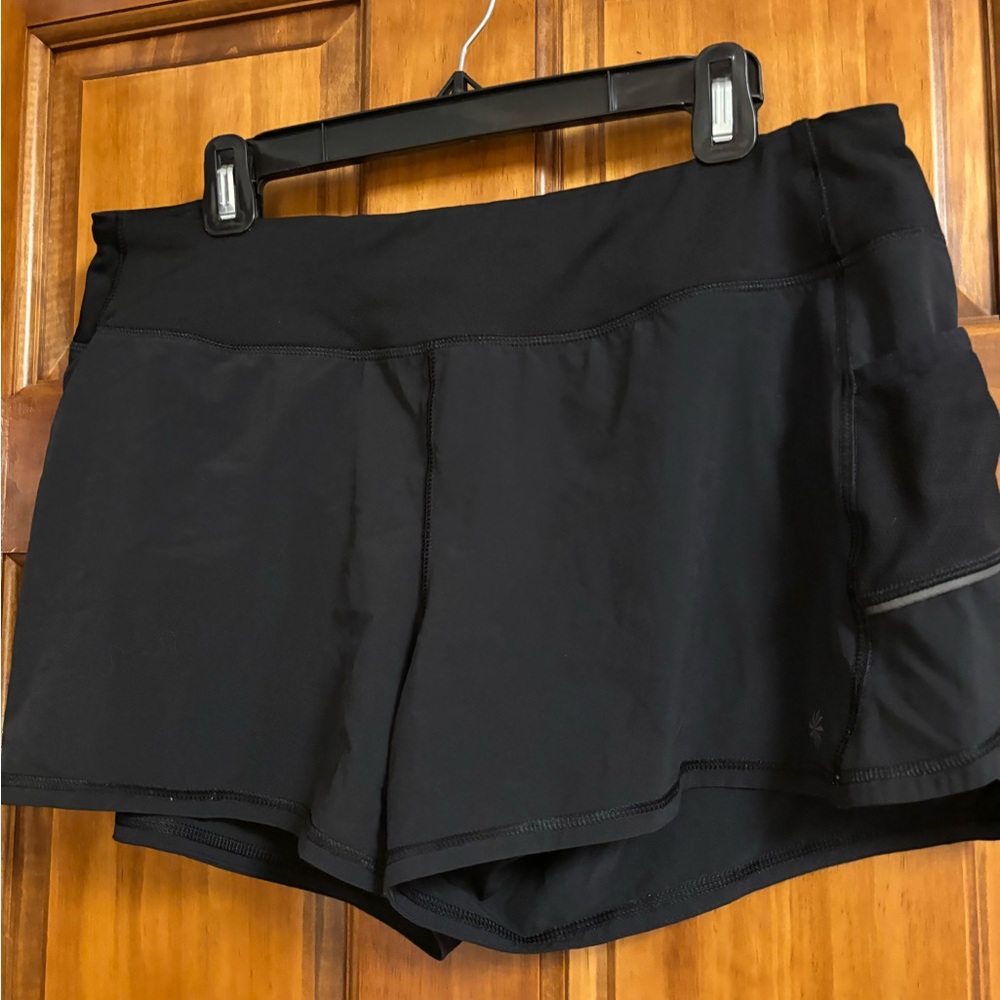 Athleta running shorts black large. Side pockets